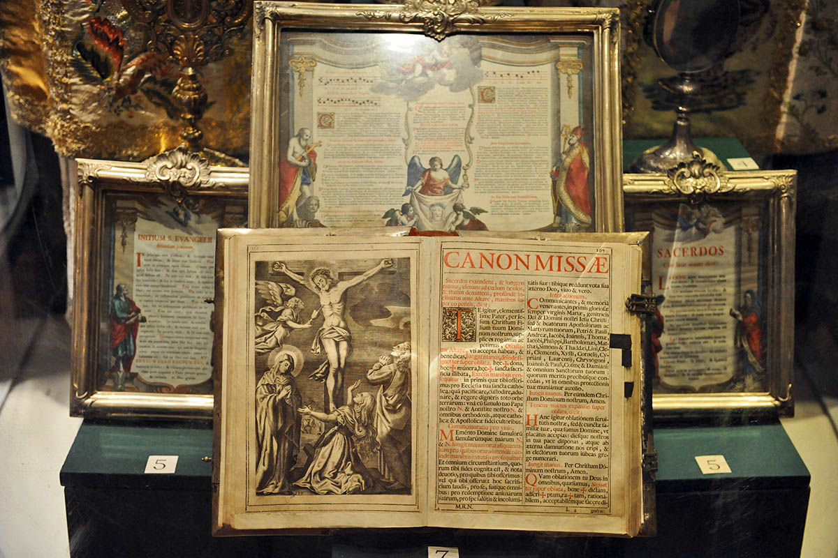 Ejemplares antiguos en el museo de la Abadía de San Adalberto
